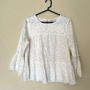 Vineyard Vines white eyelet ruffle top, size M, excellent condition